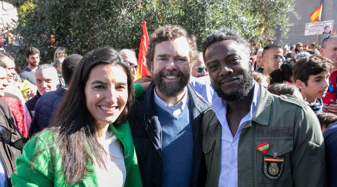 Rocío Monasterio, Iván Espinosa de los Monteros y Bertrand Ndongo. Fuente: @bertrandmyd