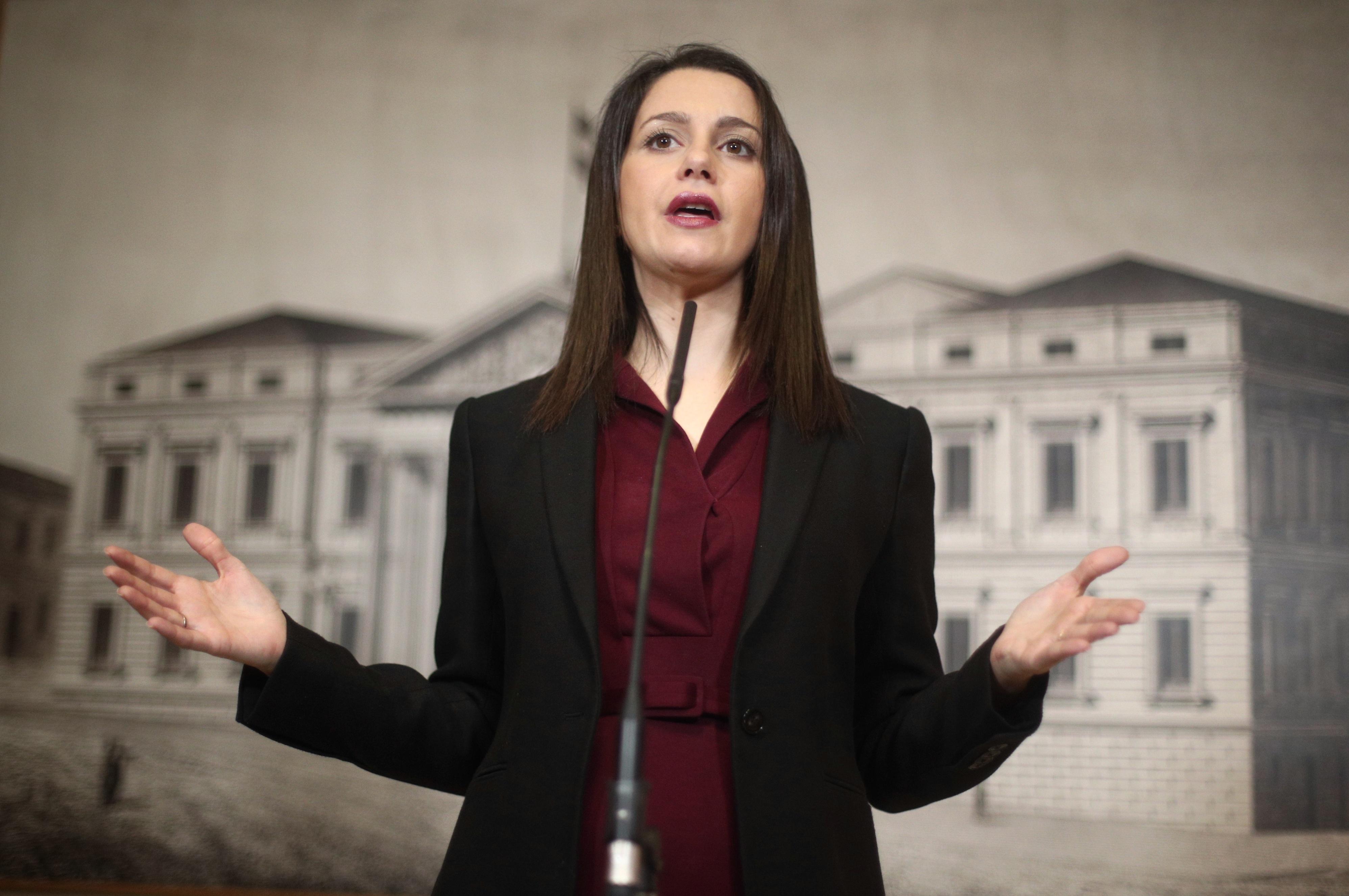 La presidenta y portavoz del Grupo Parlamentario Ciudadanos Inés Arrimadas interviene en rueda de prensa tras la Junta de Portavoces en el Congreso de los Diputados en Madrid (España) a 28 de e