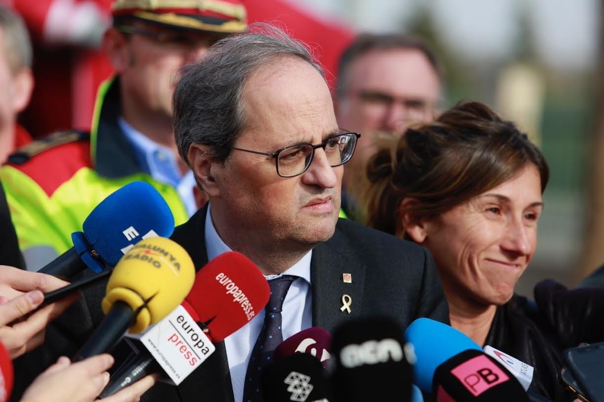 Quim Torra atiende a los medios en el lugar afectado por el incendio en La Canonja (Tarragona)