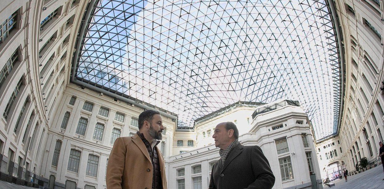 Fernando Martínez Vidal, junto a Santiago Abascal. Fuente: Twitter.