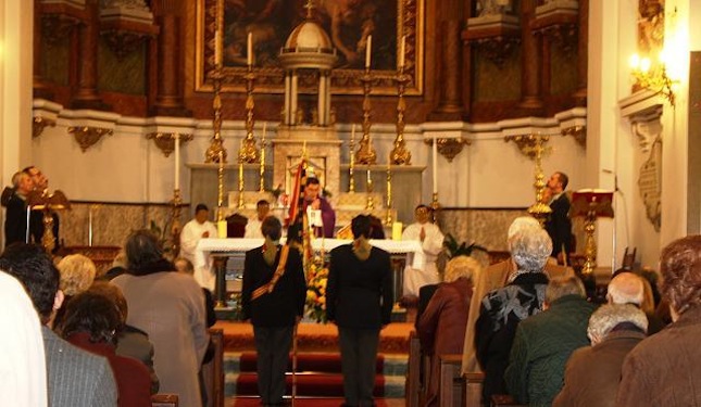 Tras pedir un alzamiento militar en Madrid, la Iglesia celebra en Santander otra misa golpista con el general Blas Piñar