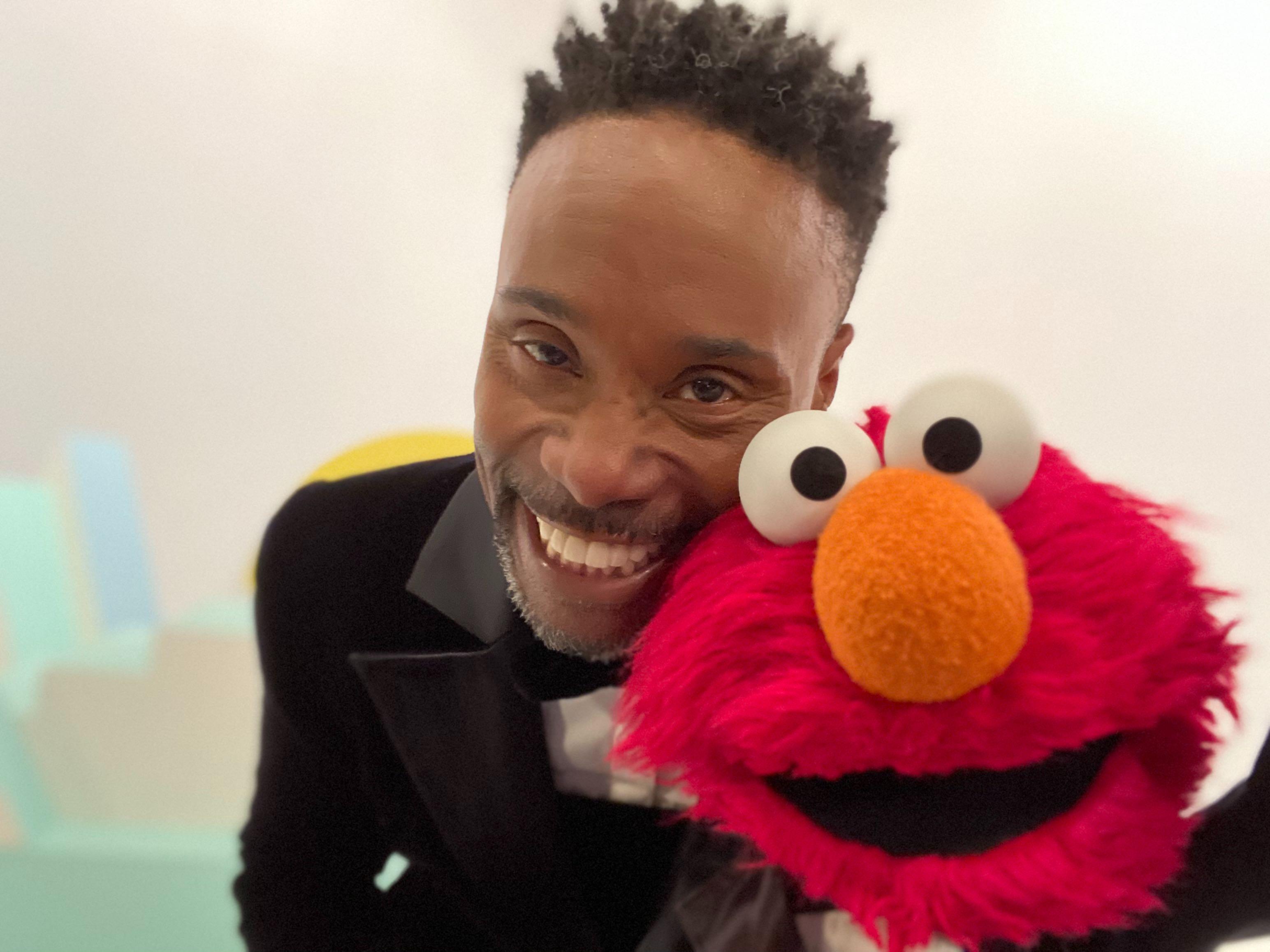 Billy Porter junto a Elmo. Fuente: Twitter.