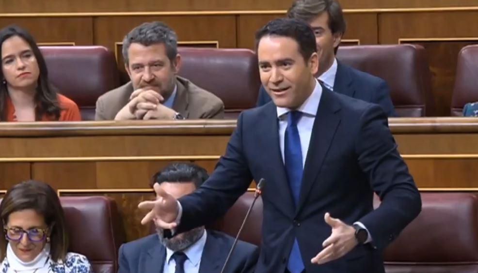 García Egea durante su pregunta a Pablo Iglesias