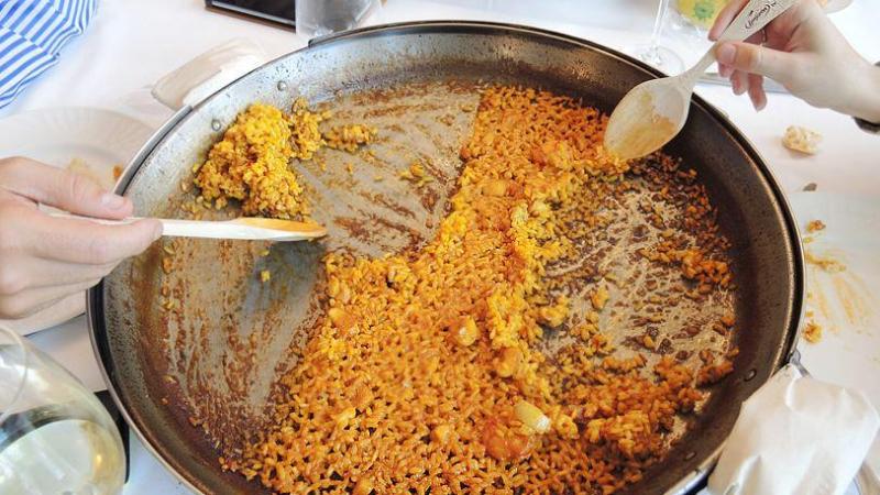 Una paella de Casa Carmela