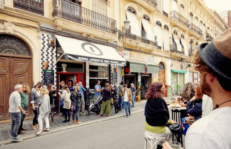 El Cabanyal, celebrando una de sus rutas de la tapa marinera. TURISMO VALENCIA