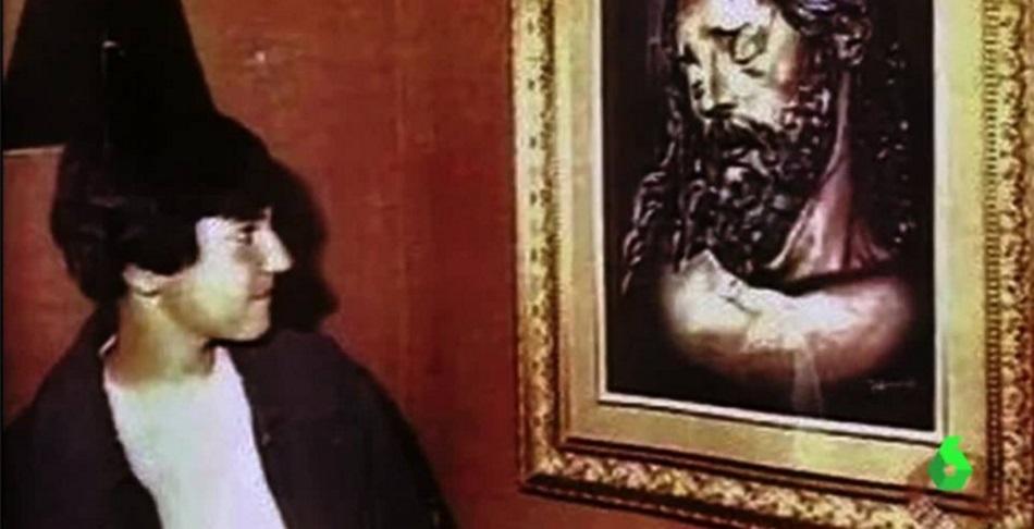 David Guerrero ante uno de sus cuadros. Fuente La Sexta