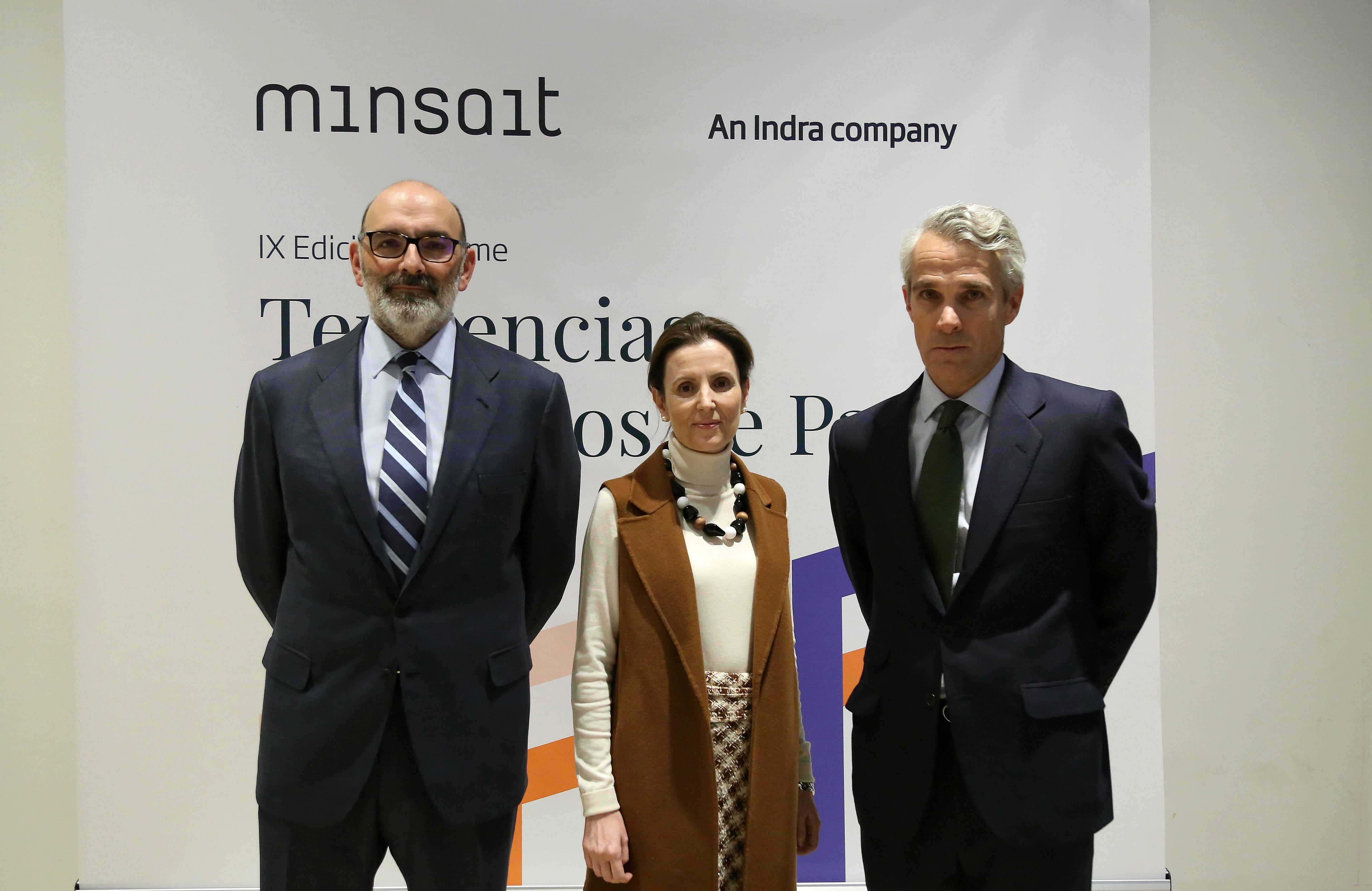 Fernando Abril Martorell presidente de Indra; Cristina Ruiz Ortega consejera directora general de Indra; y Borja Ochoa director general de Servicios Financieros de Minsait en la presentación de Minsait Payments