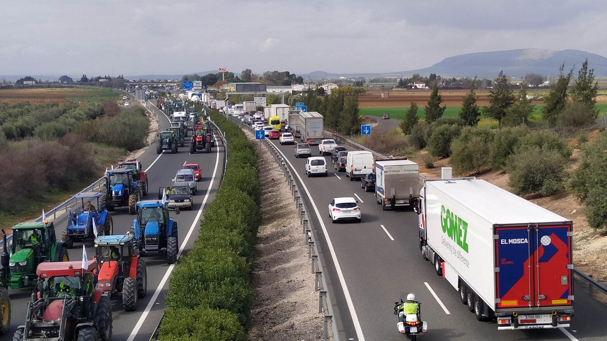 La A92 cortada a su paso por Antequera (Málaga) - UPA