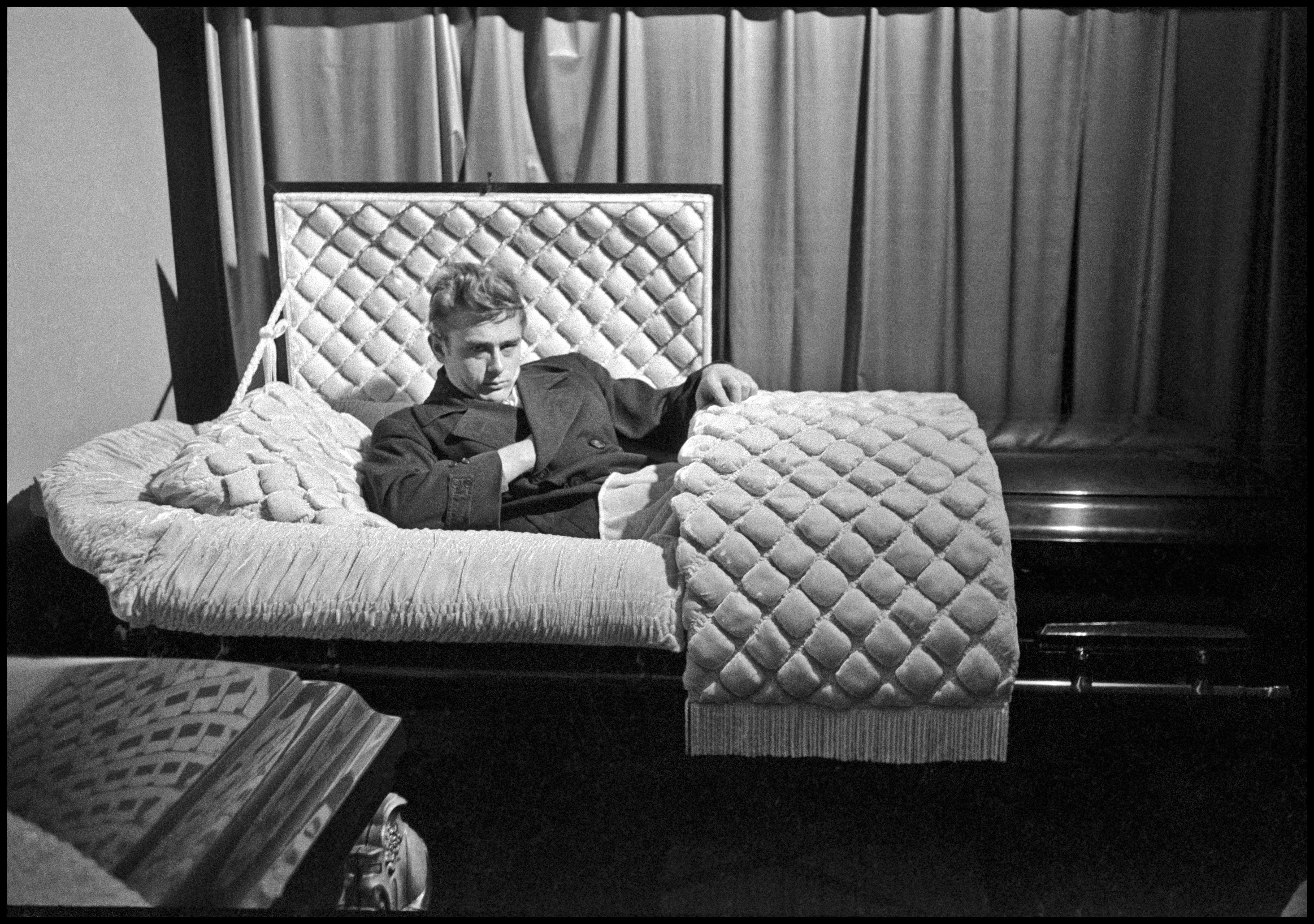 ames Dean, Fairmount, Indiana, USA, 1955. © Dennis Stock / Magnum Photos