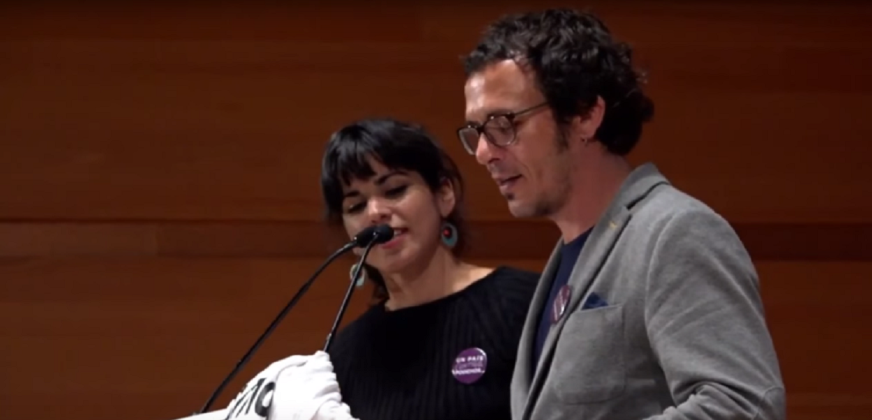 Teresa Rodríguez y 'Kichi' cantando 'Era un 4 de diciembre'. Youtube