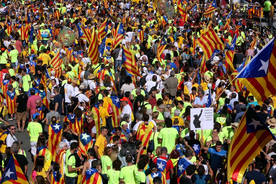 Manifestantes de la Diada de 2017 en las calles de Barcelona.