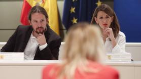 El vicepresidente del Gobierno de Derechos Sociales y Agenda 2030 Pablo Iglesias y la ministra de Trabajo y Economía Social Yolanda Díaz durante la reunión con sindicatos en reación a la situaci