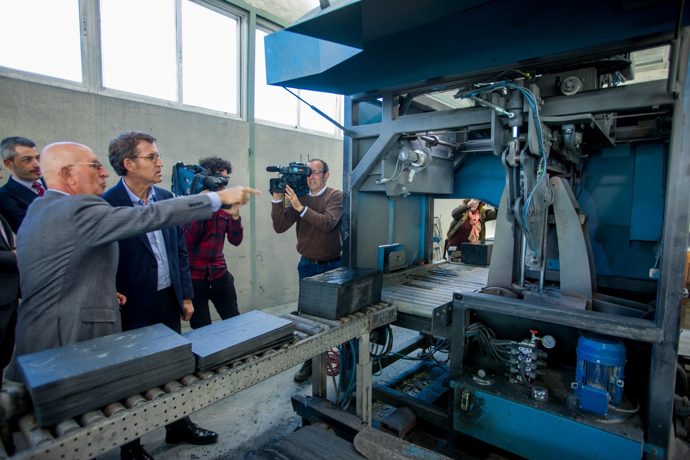 El presidente de la Xunta Alberto Núñez Feijóo en su visita a Carballeda de Valdeorras (Ourense). Europa Press