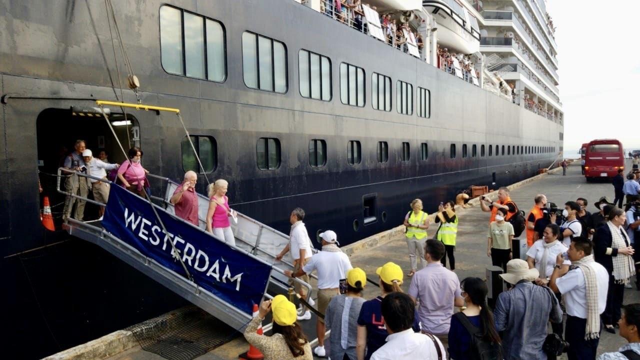 Los pasajeros del crucero 'Westerdam' comienzan a desembarcar en Camboya 