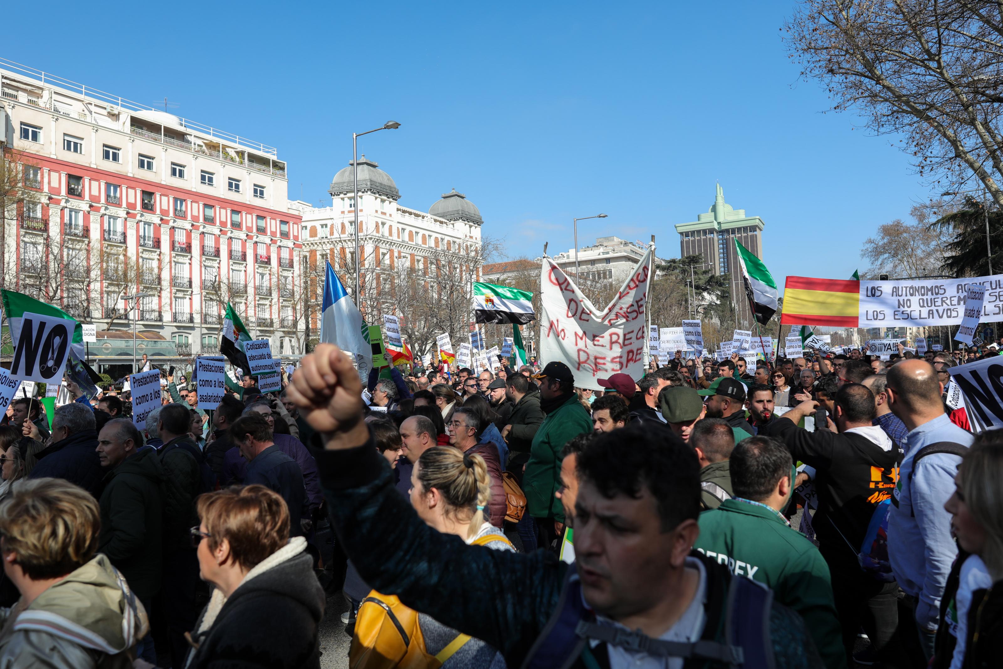 Manifestación de autónomos de todos los sectores para reivindicar mejoras laborales%0a en Madrid (España) a 16 de febrero de 2020 