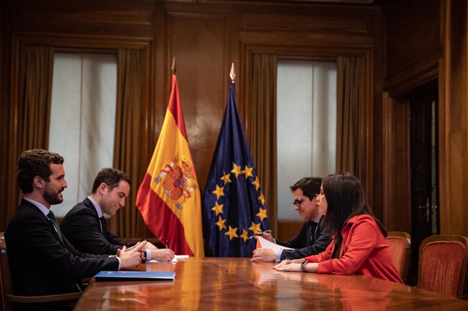 PP y Ciudadanos se reúnen en el Congreso