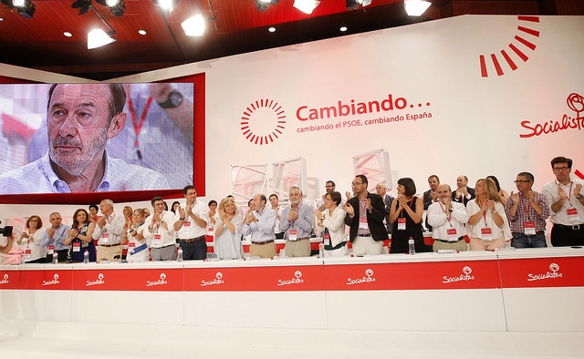 El PSOE da un emotivo adiós a Rubalcaba