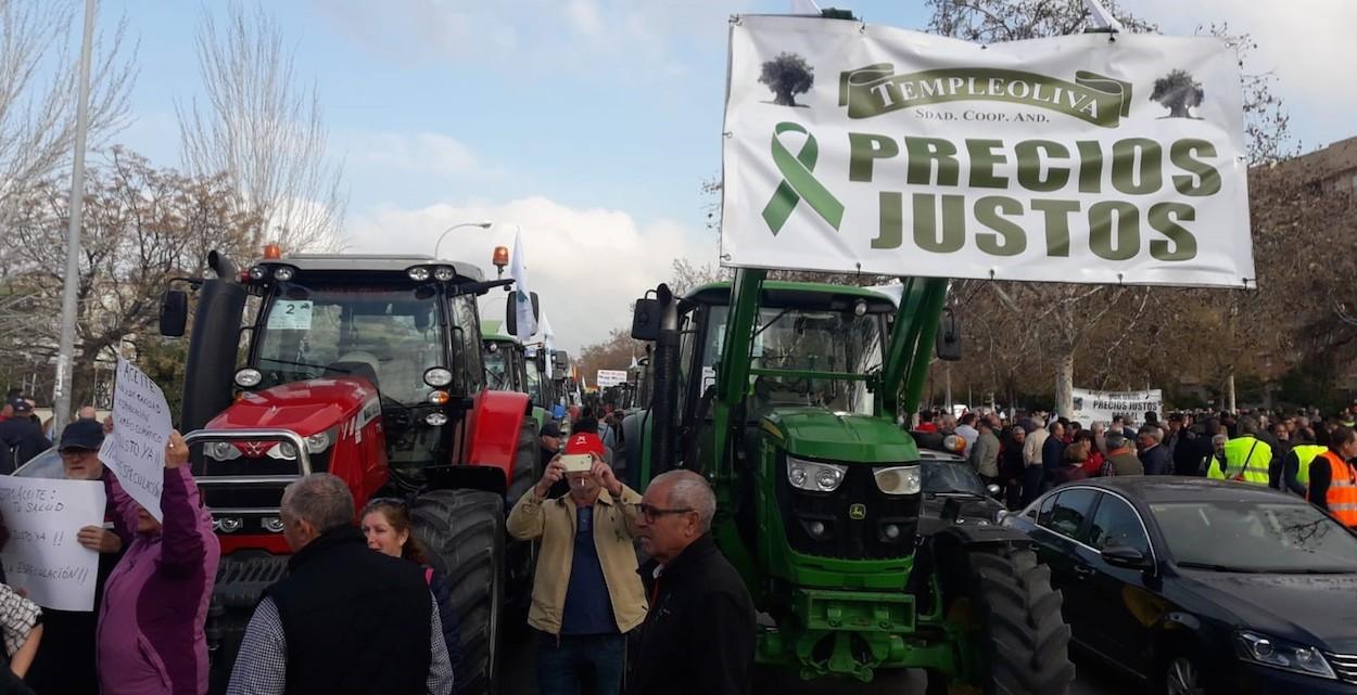 Un momento de la tractorada de este miércoles en Granada. EP