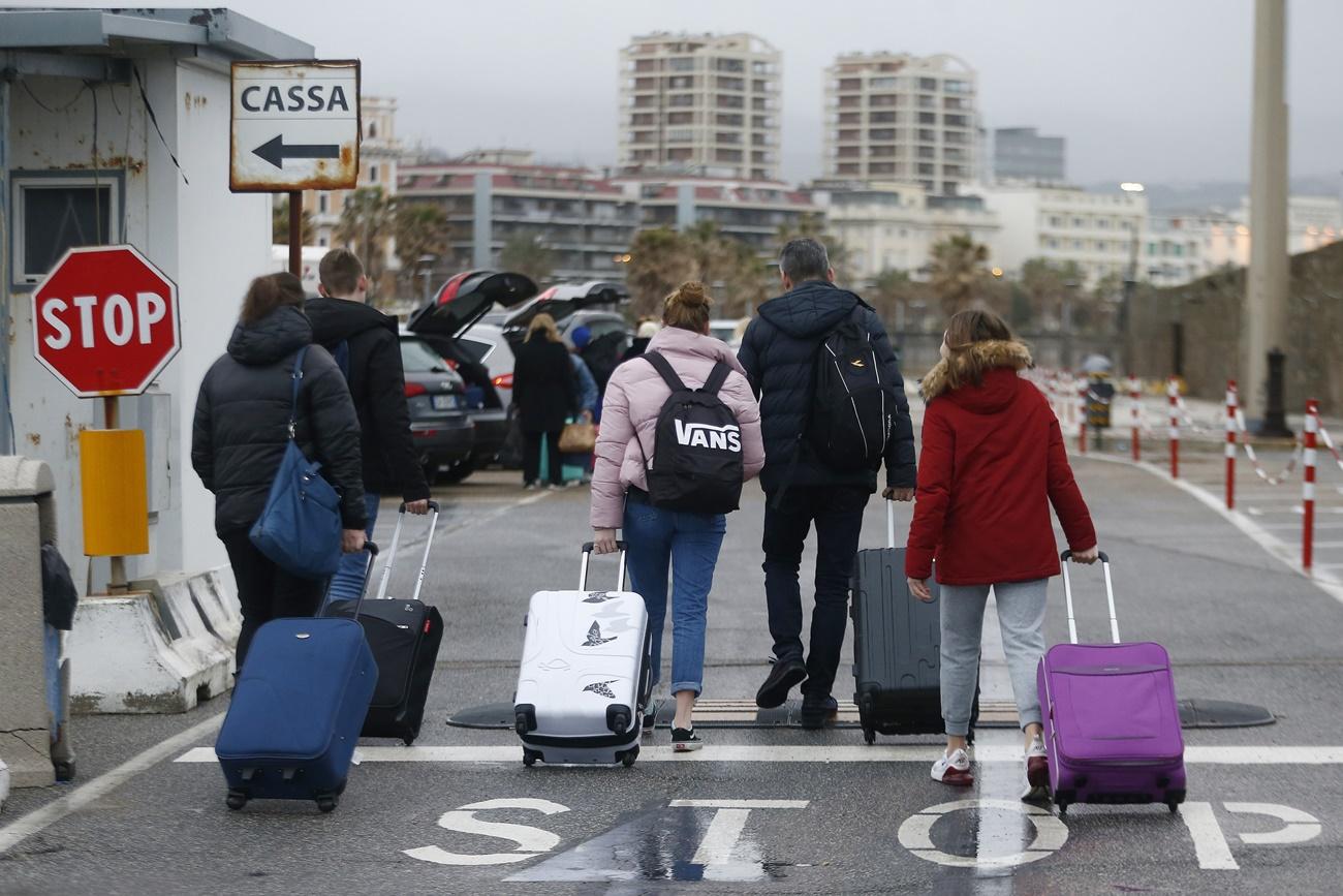 Las autoridades italianas mantienen en "vigilancia activa" a las personas que han tenido contacto con contagiados por coronavirus. 