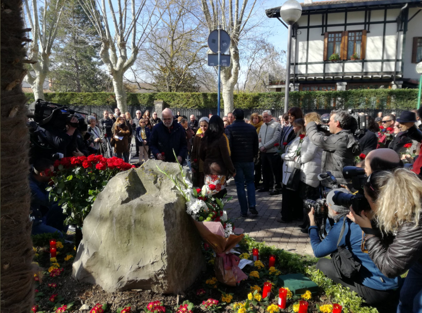 Familiares, partidos e instituciones recuerdan en Vitoria a Buesa y Díaz, asesinados por ETA