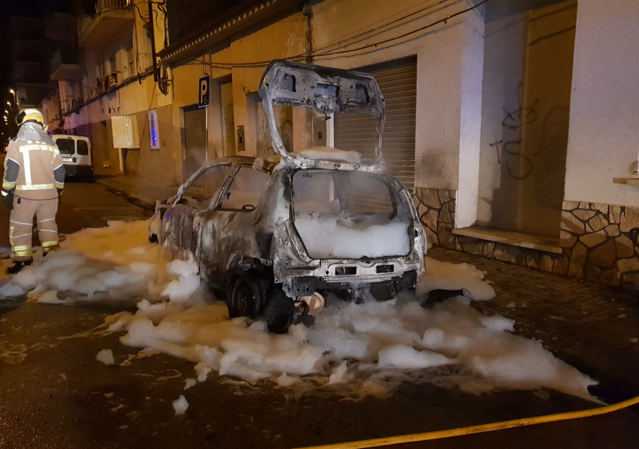 El vehículo calcinado de un concejal de Vox