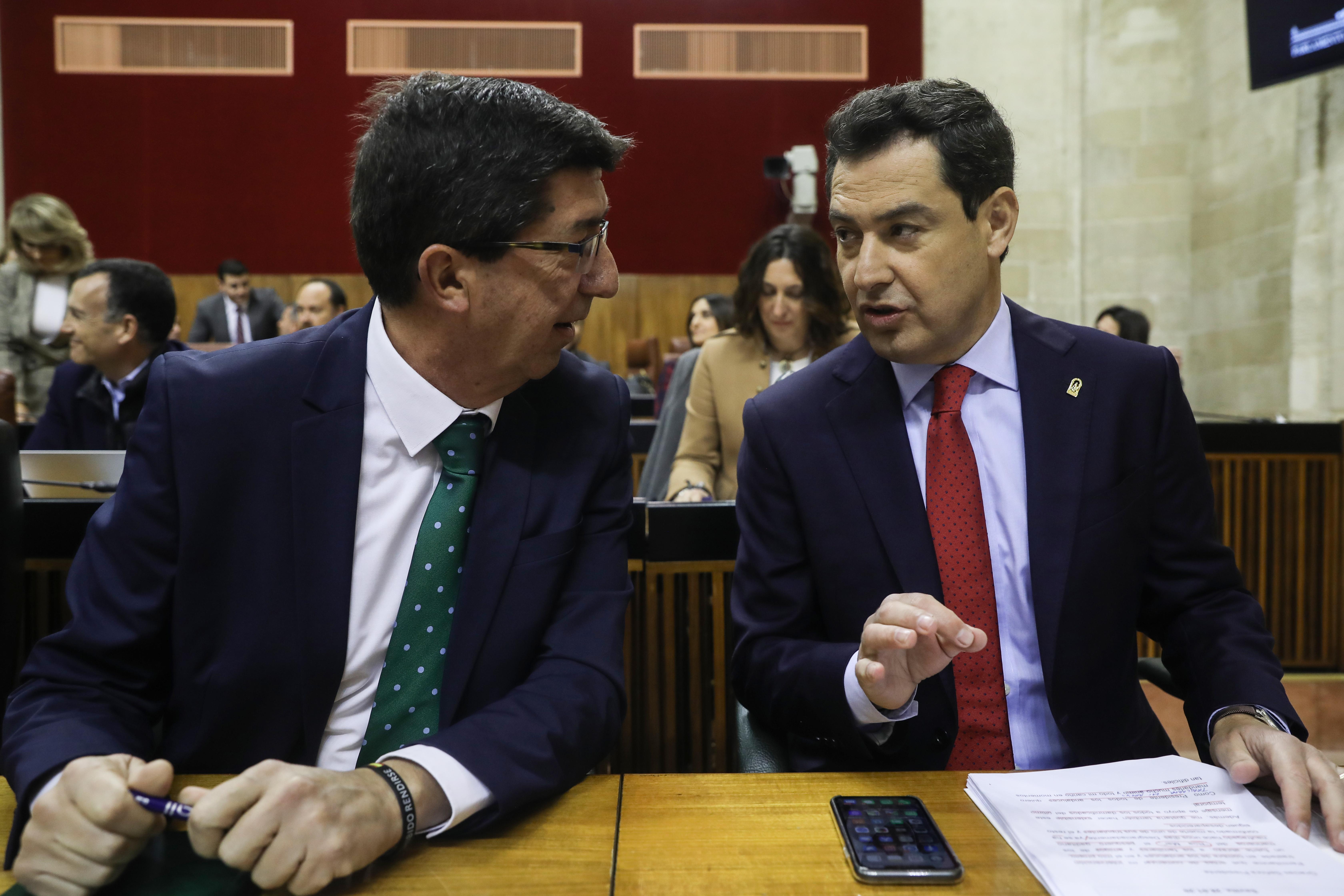 El presidente de la Junta de Andalucía Juanma Moreno junto al vicepresidente de la Junta Juan Marín