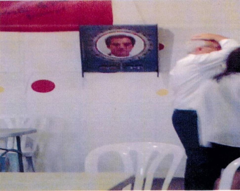Colocan un retrato del alcalde de Córdoba en una diana en la caseta del PCA de Córdoba