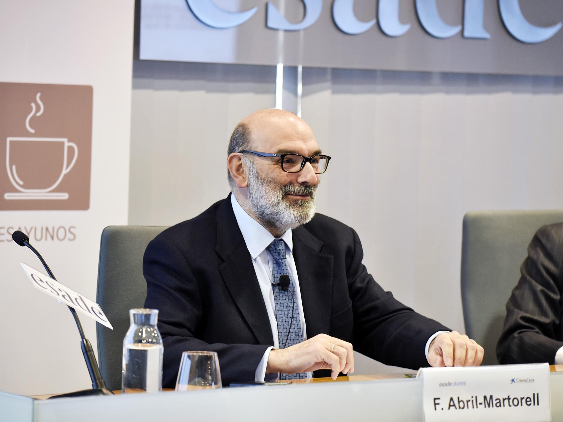 El presidente ejecutivo de Indra Fernando Abril Martorell en los Desayunos Esade (Foto: Europa Press)