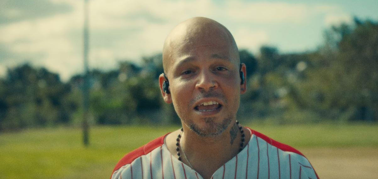 Residente, en su último videoclip, 'René'