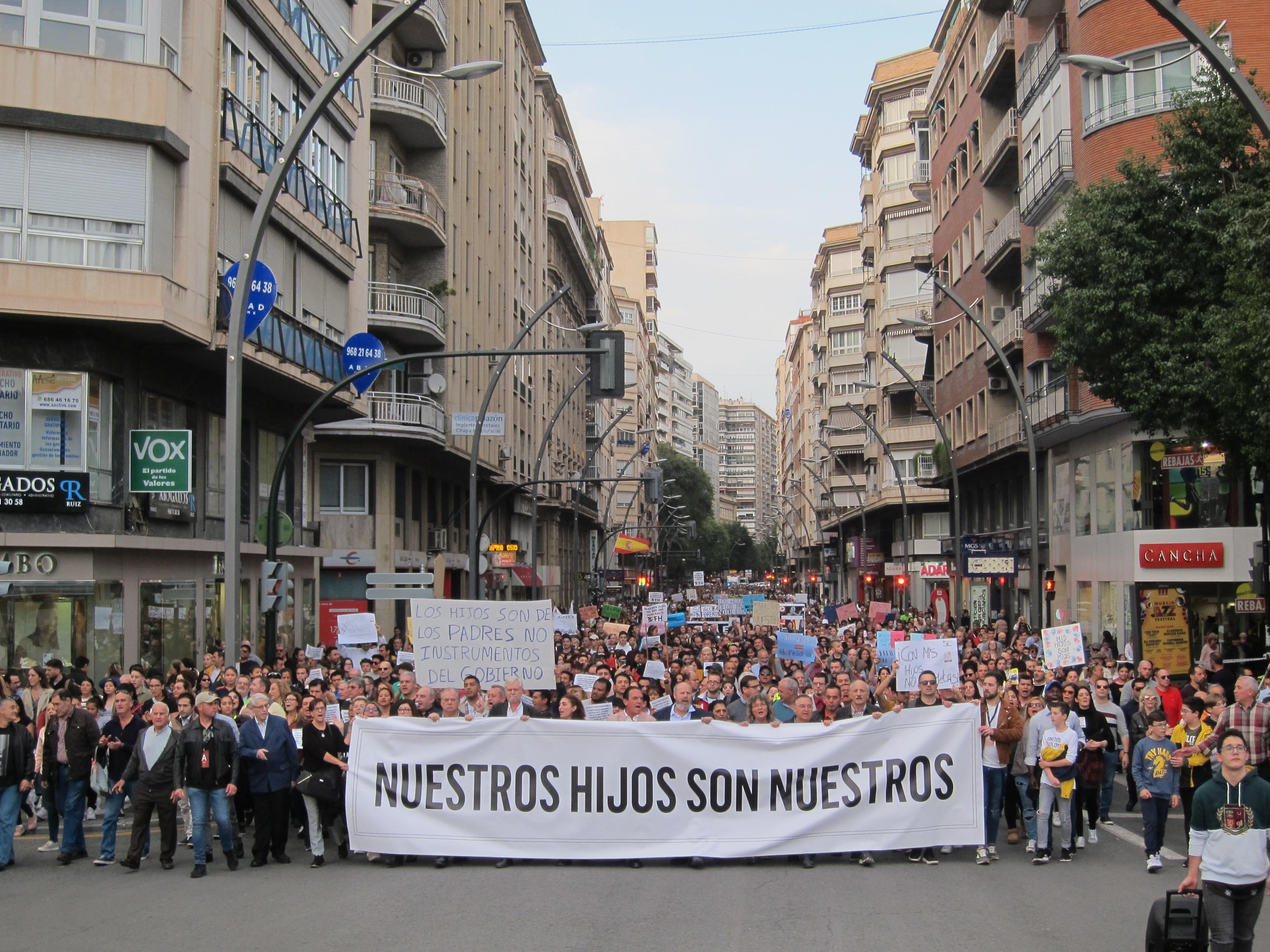 La cabeza de la manifestación a la altura de la plaza Martínez Tornel