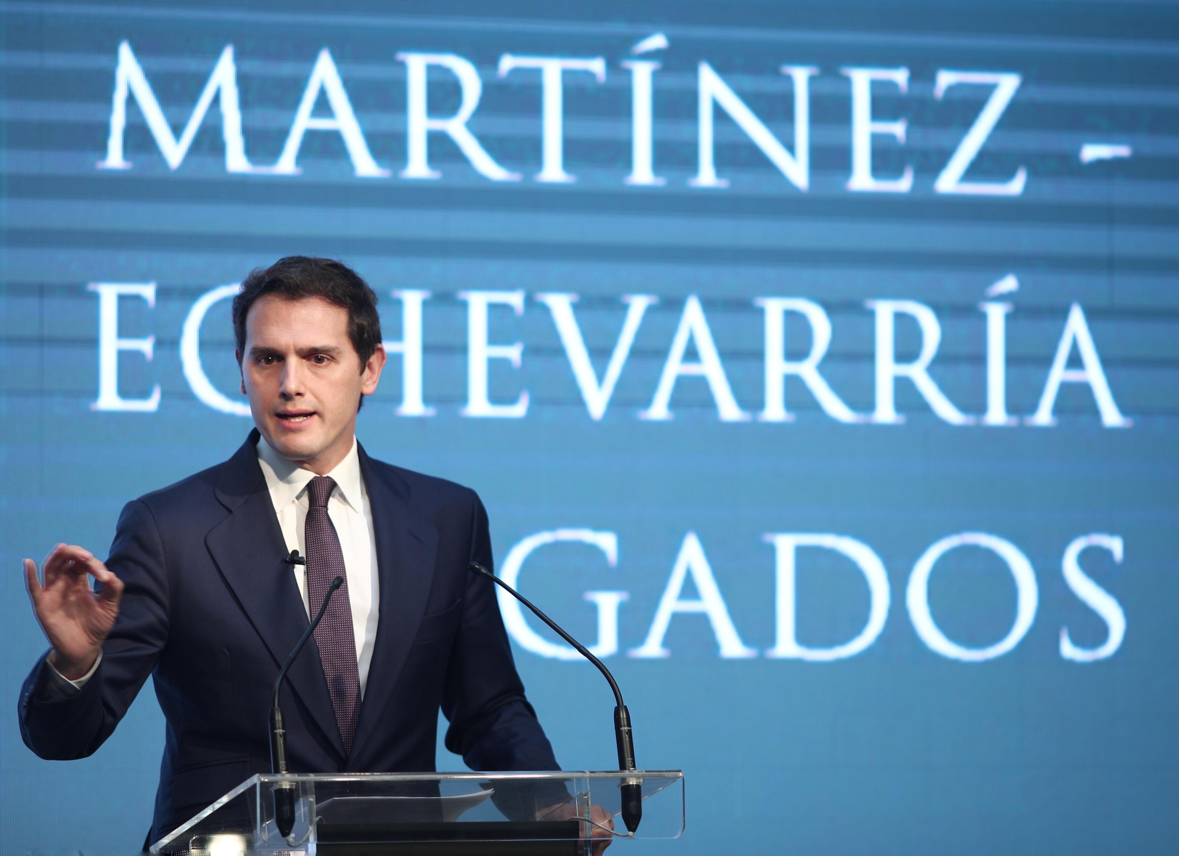 El expresidente de Ciudadanos Albert Rivera durante la rueda de prensa que ha ofrecido a los medios tras el anuncio de su fichaje por el despacho de abogados Martínez Echevarría. Europa Press.