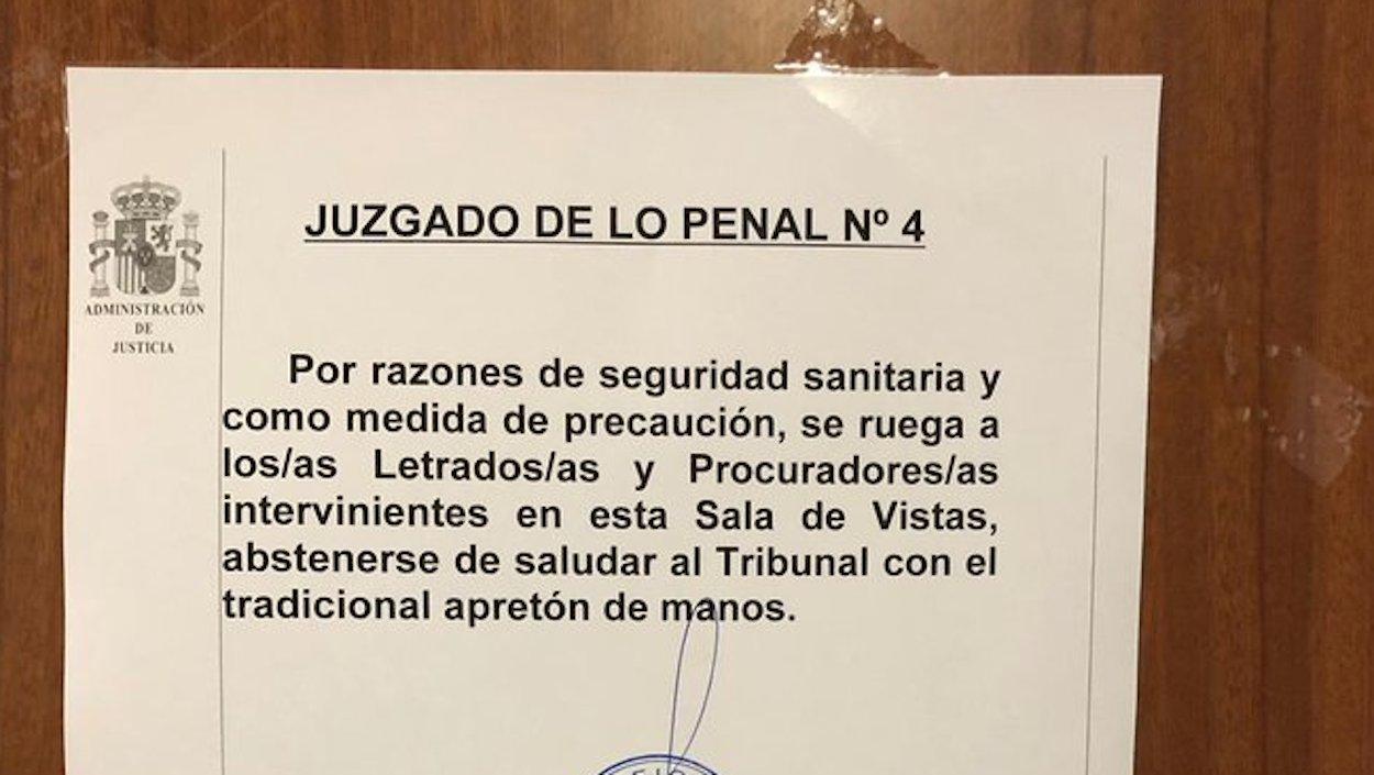 El cartel de advertencia en el Juzgado 4 de lo Penal de Jaén.