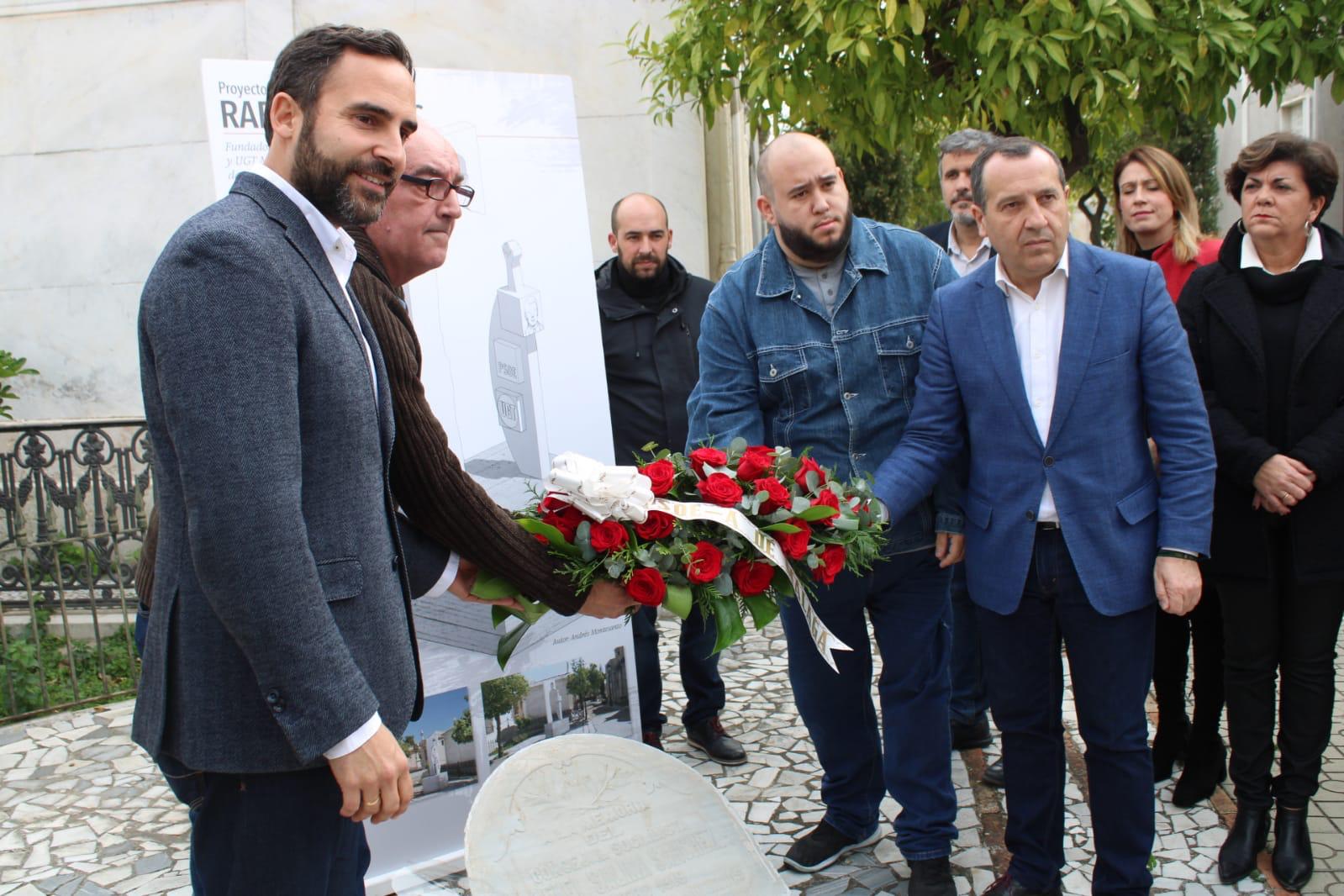 José Luis Ruiz Espejo, Daniel Pérez y Francisco Salinas en el homenaje a Rafael Salinas. PSOE Málaga