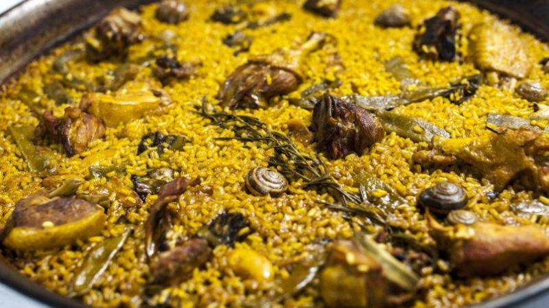 La paella es la estrella de la gastronomía valenciana y en el restaurante Nou Raco las bordan. Turismo de Valencia