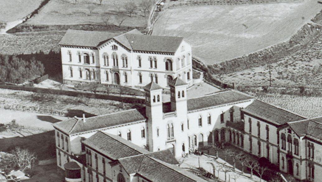 Imagen histórica del Edificio del Conocimiento, en Granollers, proyectado en el año 1933 como hospital para enfermos infecciosos (al fondo de la imagen).