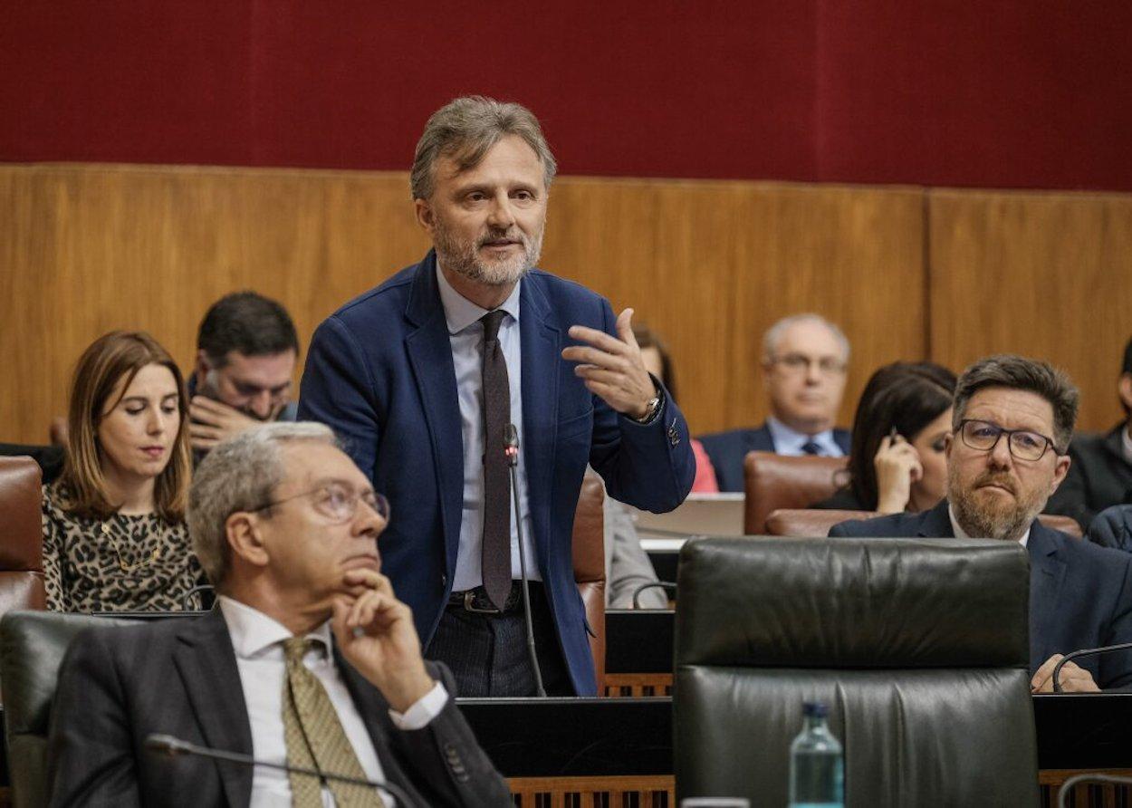 El portavoz socialista, José Fiscal, en el Parlamento.