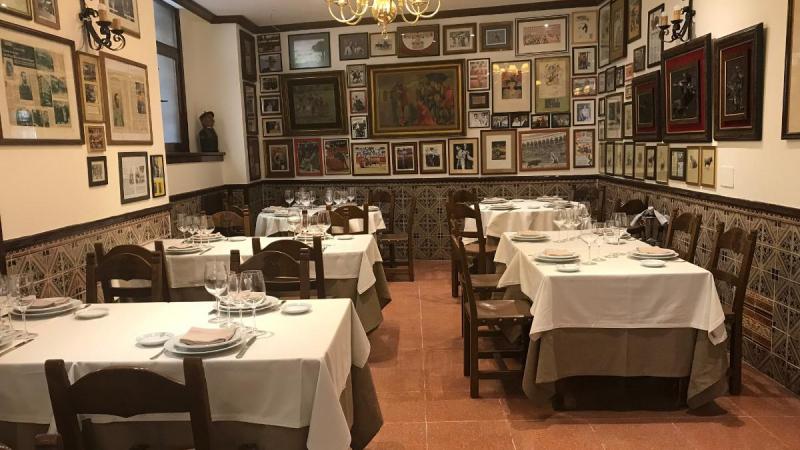 Interior del restaurante Ciriaco en Madrid