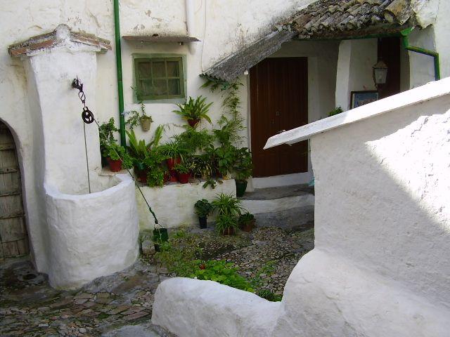 En Montilla (Córdoba) aún se cuenta que una de sus casas fue propiedad de la Camacha. (Fuente: Pinterest)