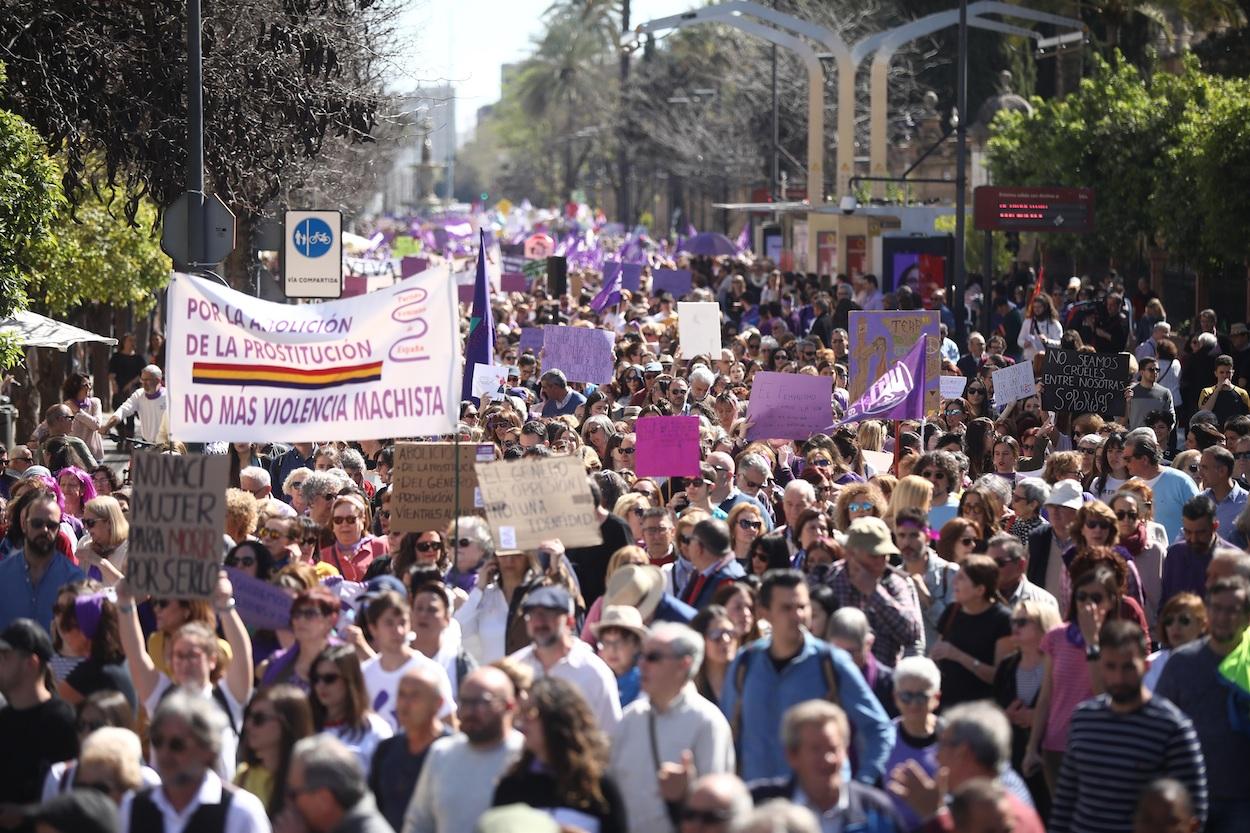 Panorámica de la manifestación del 8-M en Sevilla. MARÍA JOSÉ LÓPEZ/EP