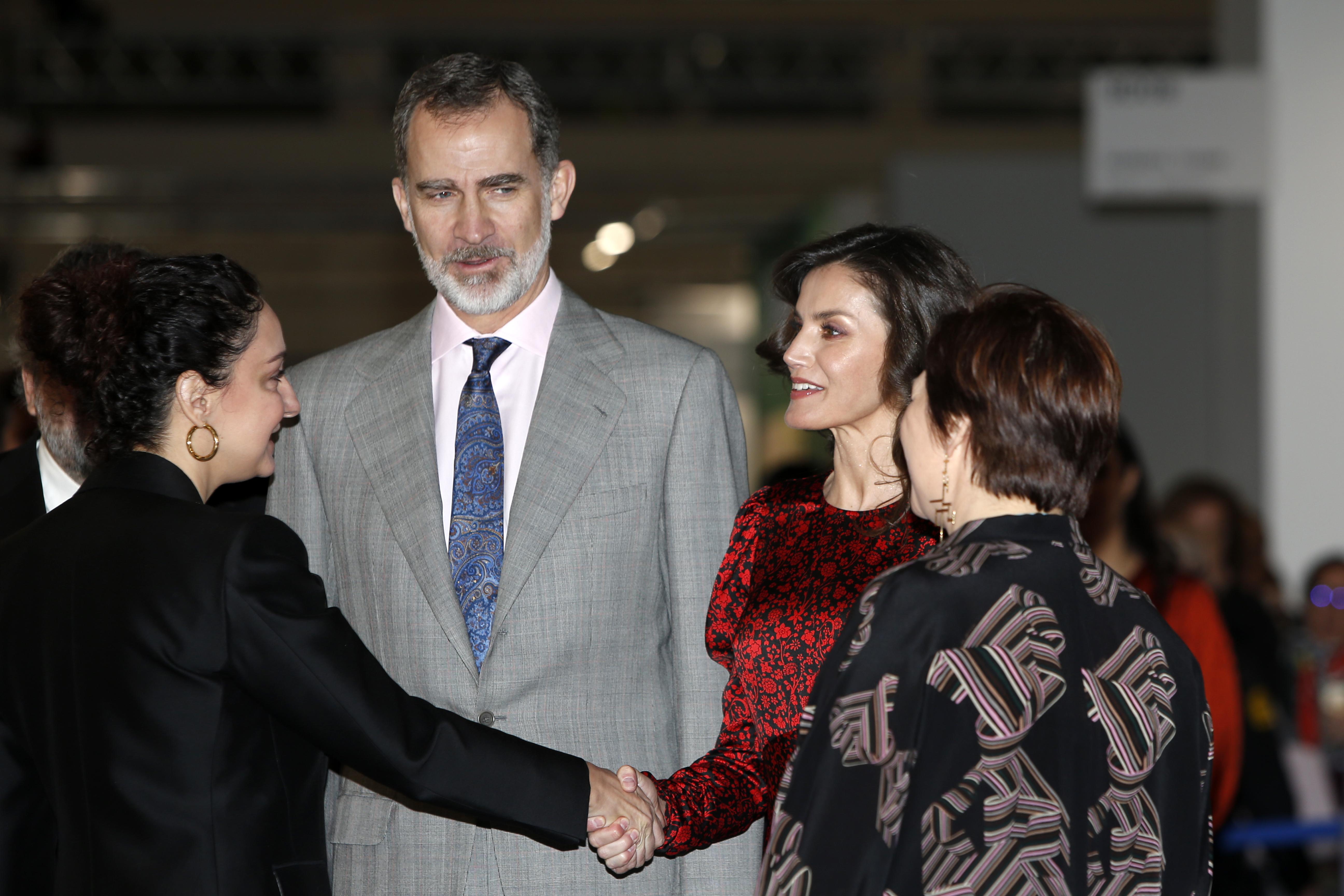 Los Reyes Felipe y Letizia acudieron al que estudian como nuevo foco de contagio del coronavirus. EP