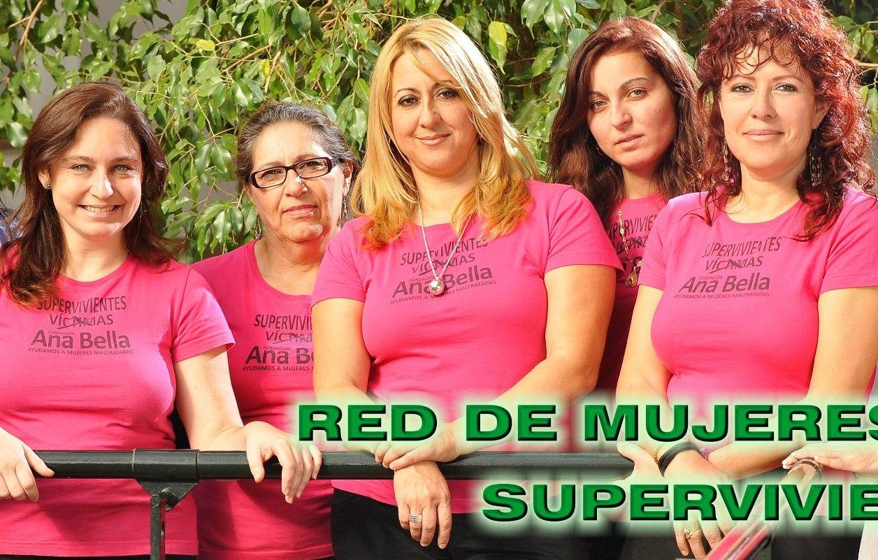 Ana Bella (primera por la izquierda), con activistas de la Red de Mujeres Supervivientes. FUNDACIÓN ANA BELLA