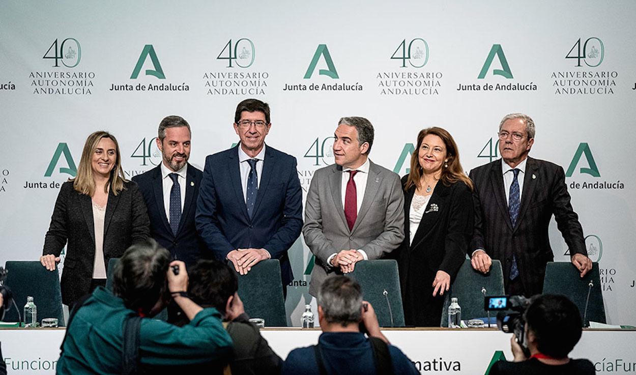 Fotos de familia de los seis consejeros de la Junta involucrados en el paquete liberalizador. JUNTA DE ANDALUCÍA