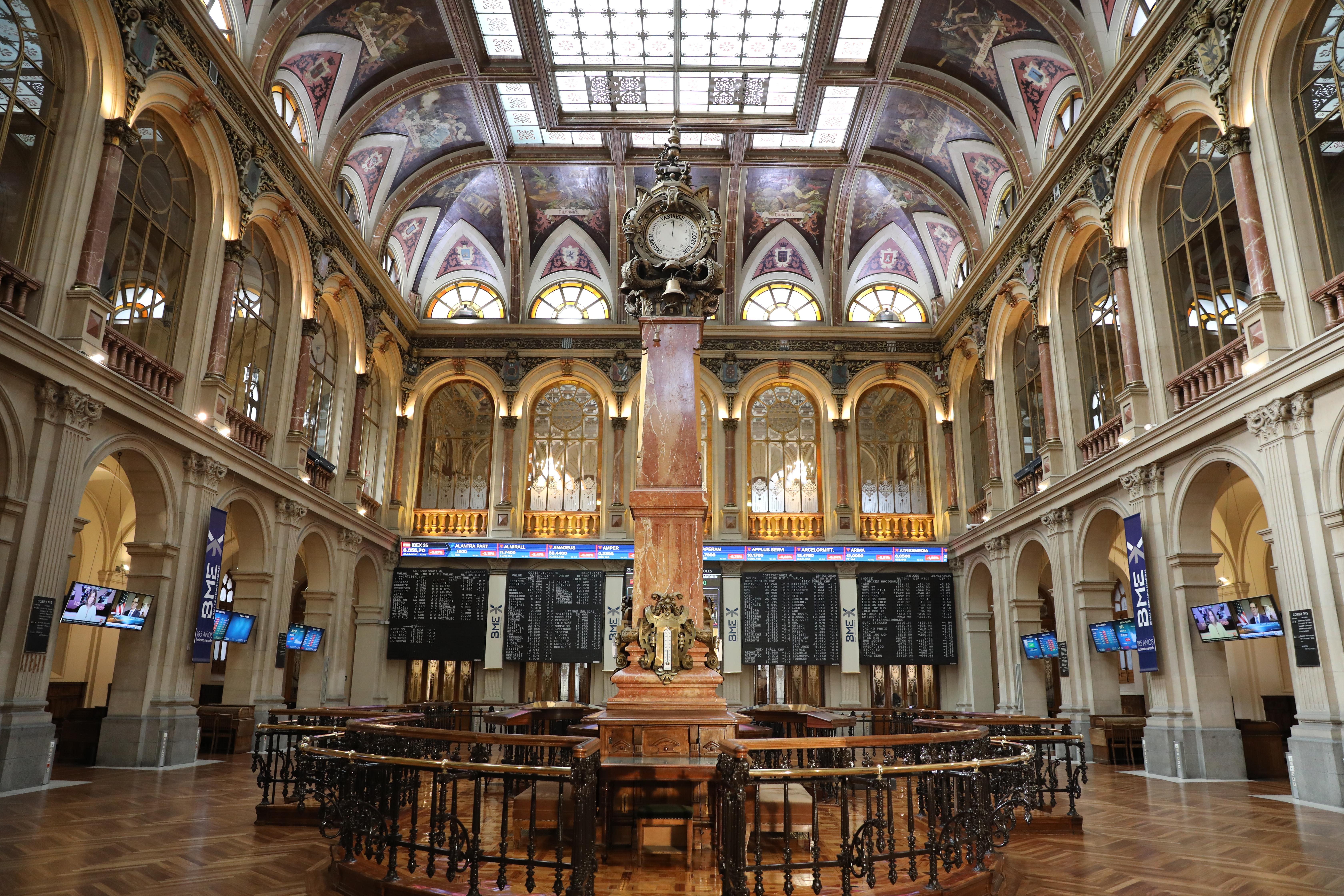 Paneles de la bolsa de Madrid