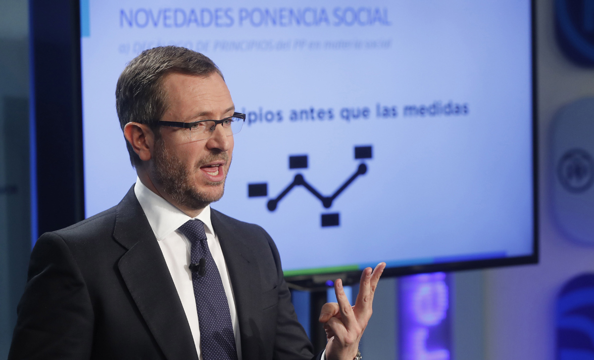 El vicesecretario de Sectorial del PP, Javier Maroto,  en la sede del partido en la calle Génova de Madrid. 