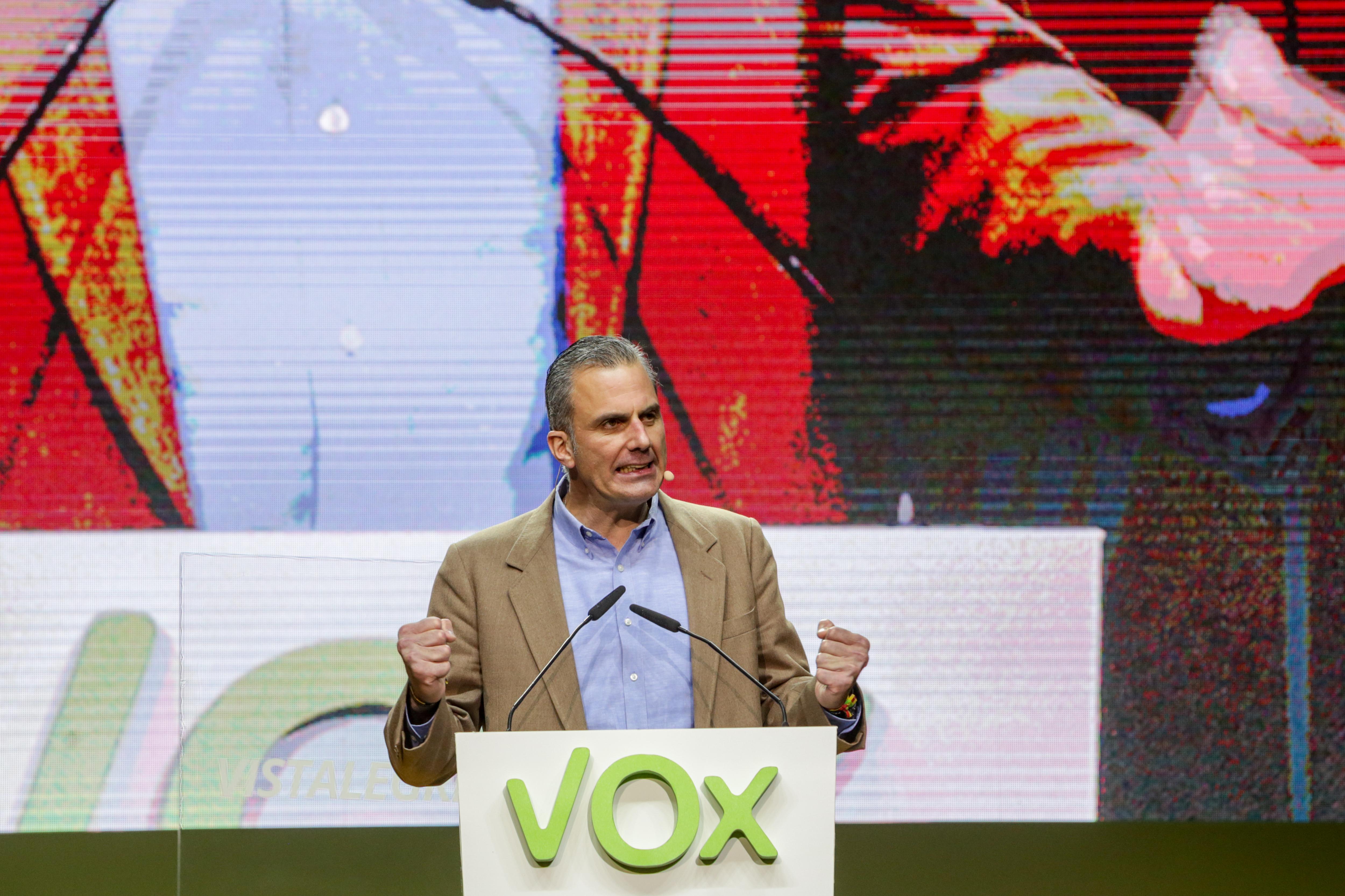 El secretario general de Vox, Javier Ortega Smith, interviene en el mitin de Vistalegre