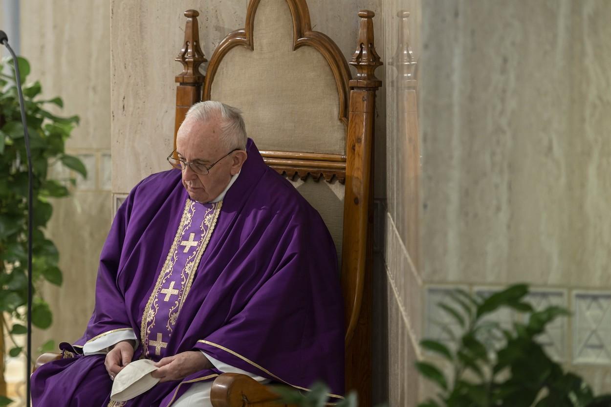 El Papa Francisco en la capilla de Santa María en El Vaticano