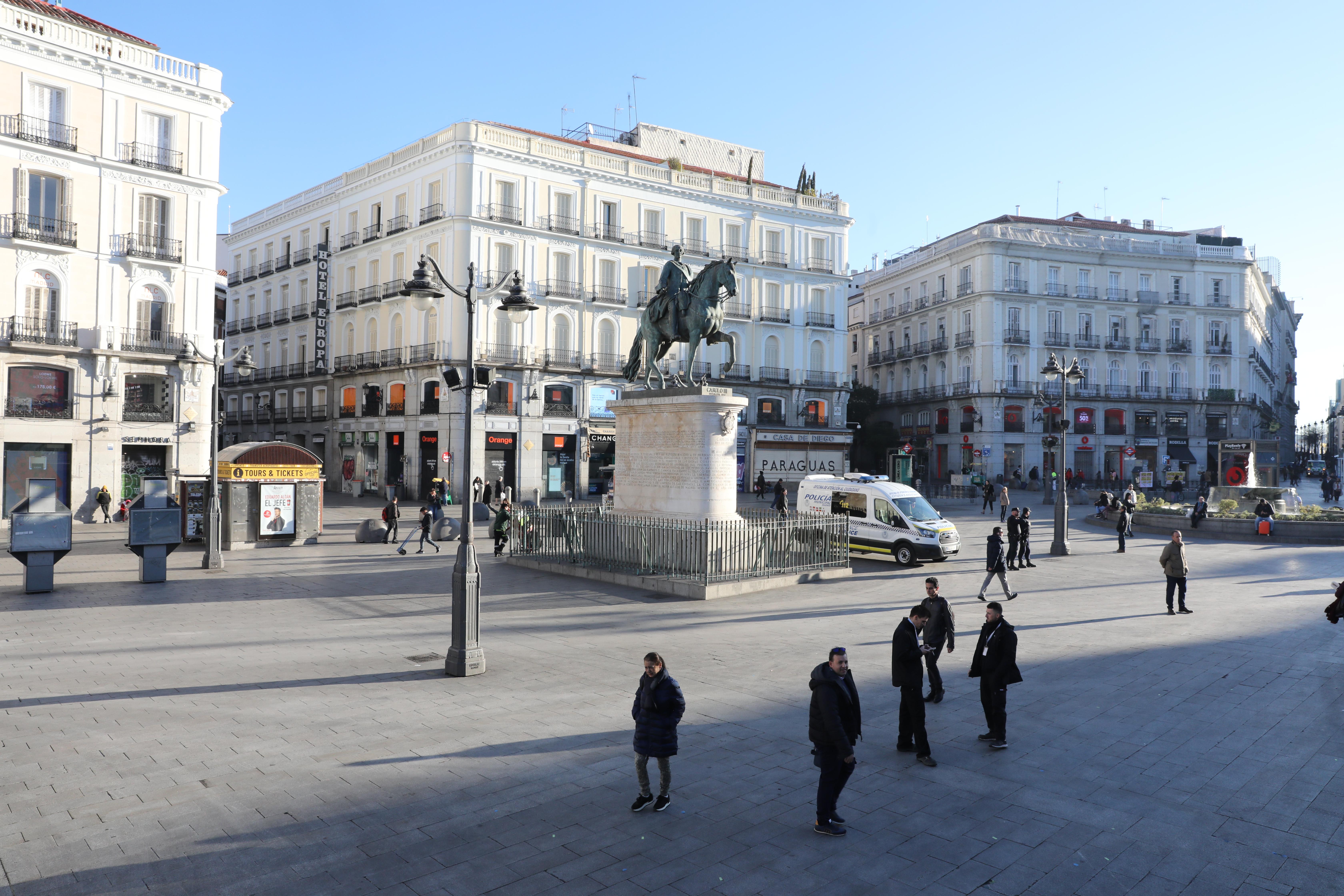 La Puerta del Sol, en Madrid (España) a 11 de marzo de 2020, vacía por la pandemia de coronavirus.