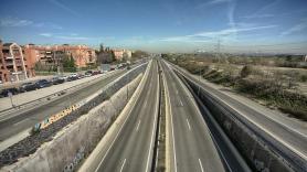 Carretera sin tráfico tras la paralización de la actividad por riesgo al contagio de coronavirus en Madrid (España) a 11 de marzo de 2020.