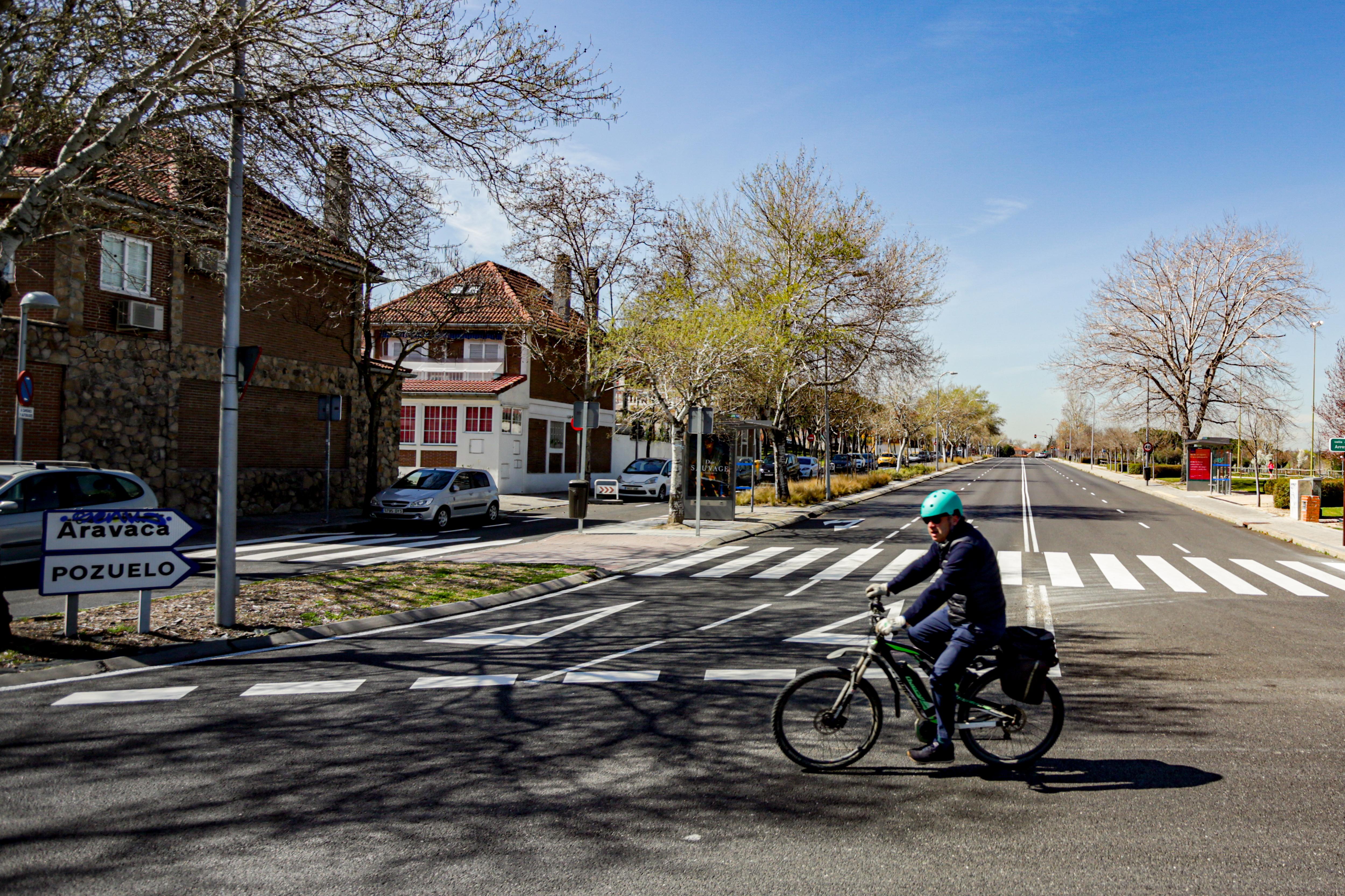 Un hombre monta en bicicleta / EuropaPress