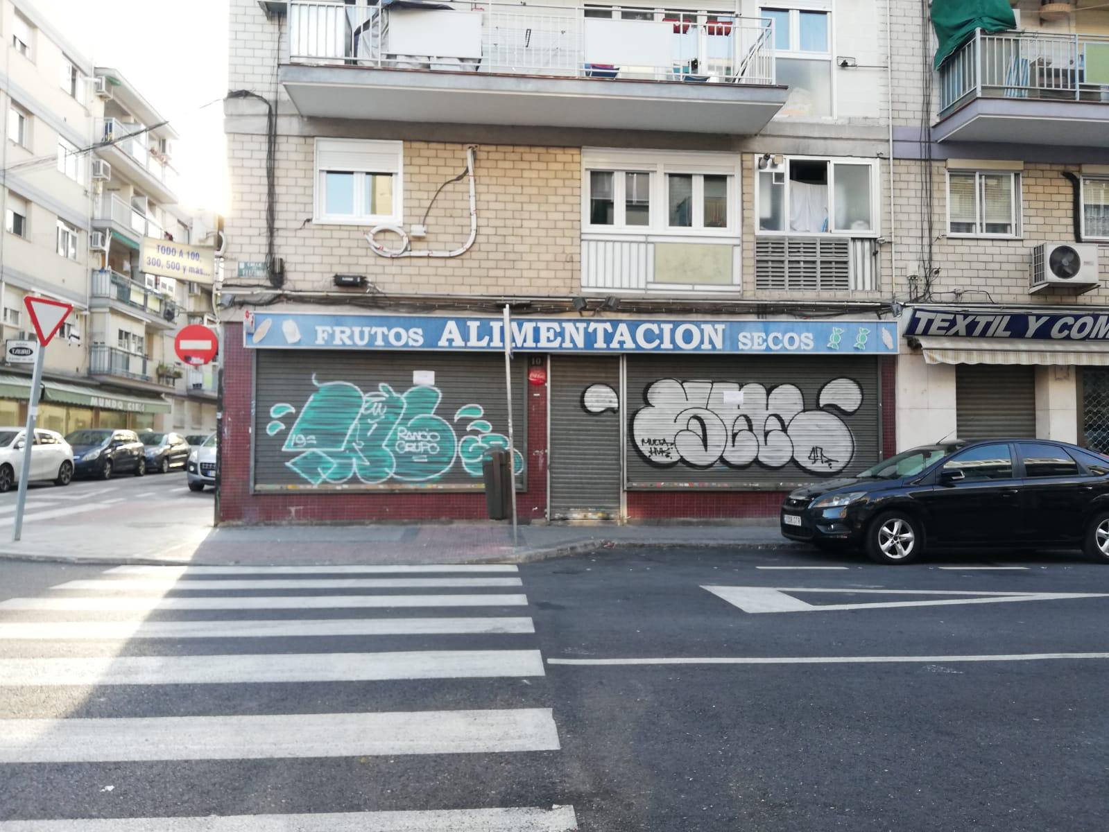 Imagen de una tienda de alimentación cerrada